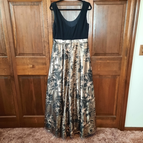 🛍 Aidan Mattox Metallic Gold Floral Jacquard Maxi Evening Gown Size 14 - Picture 11 of 15